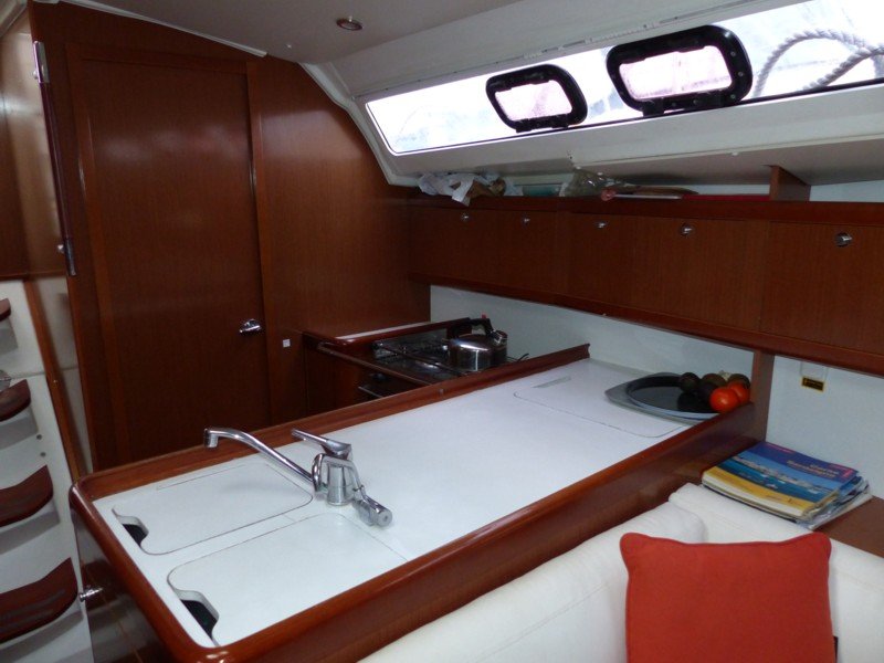 Oceanis 37 -15.jpg